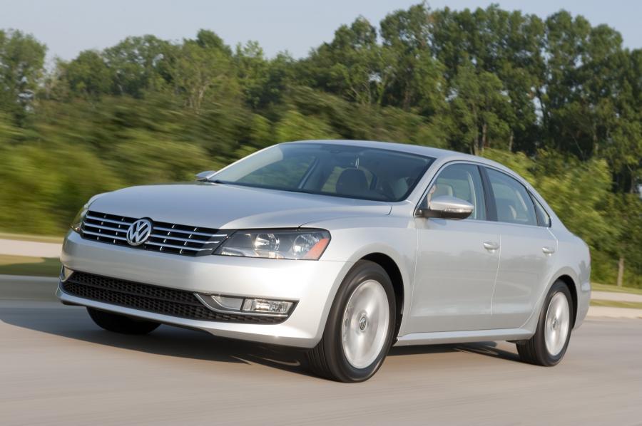  Volkswagen Passat 2011 года  (US) (фото 111 из 111)